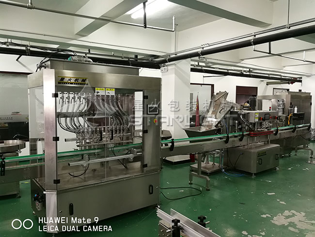 車用尿素灌裝機(jī)廠房內(nèi)實(shí)拍